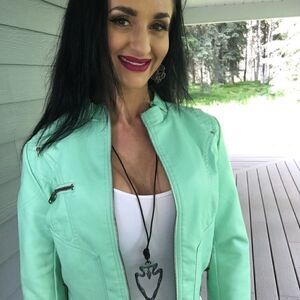 Long arrowhead necklace with extension